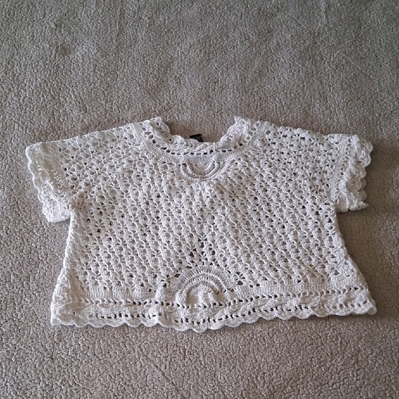 Chic White Crochet Women's Blouse - Picture 5 of 5